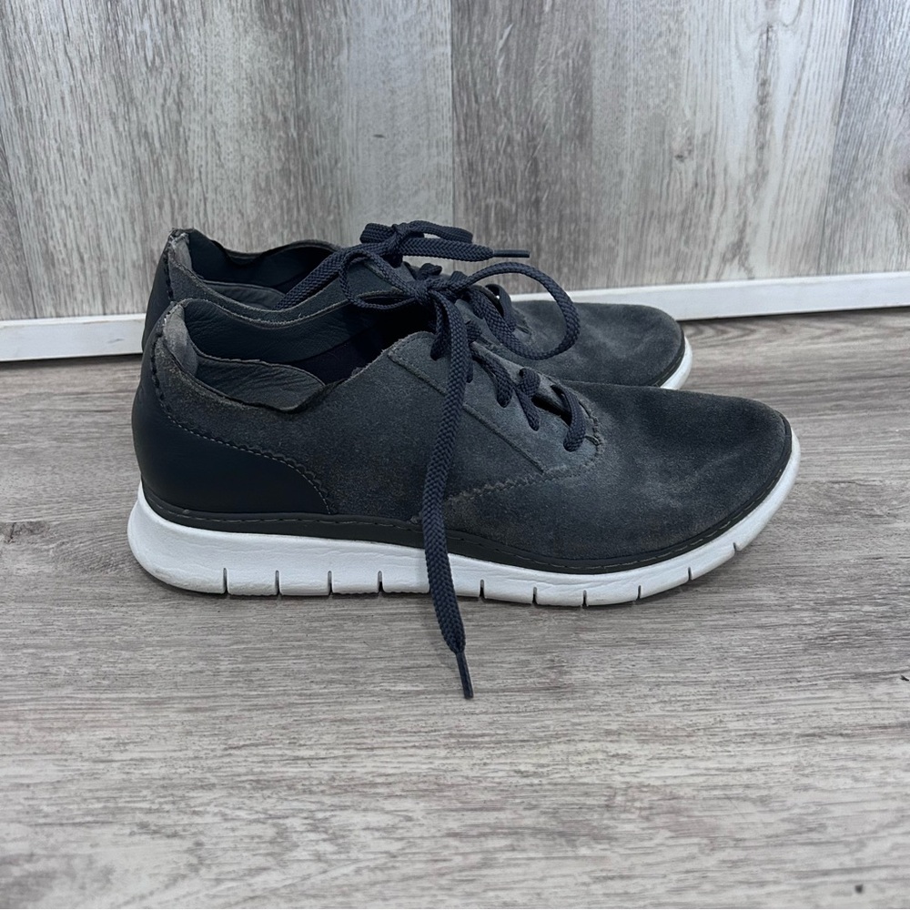 VIONIC 355 Taylor Suede Sneaker Womens 7.5  Gray Casual Tennis Shoes Preppy